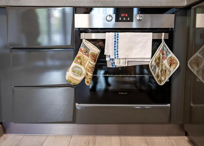 Cozy 1br In Heart Of Oborishte With Private Parking Sofia