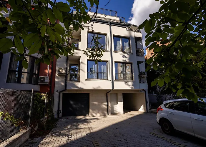 Cozy 1br In Heart Of Oborishte With Private Parking * Sófia